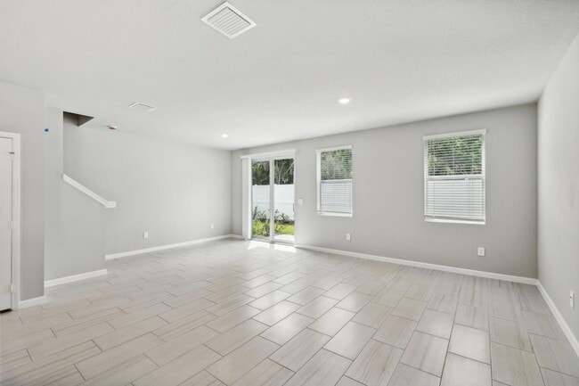 Photo - 423 Salisbury Cir