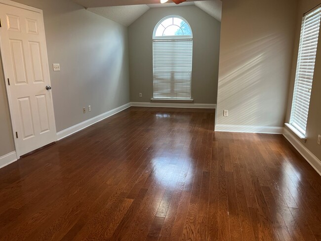 Photo - 112 Oakwood Ct