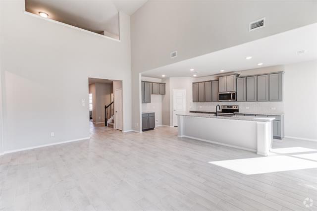 Building Photo - 5933 Revere Dr Rental