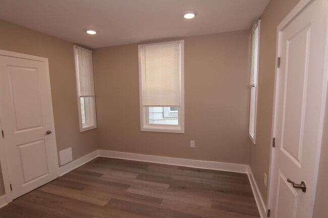 Photo - 1631 Dyre St Unit 1st Floor - Studio - A