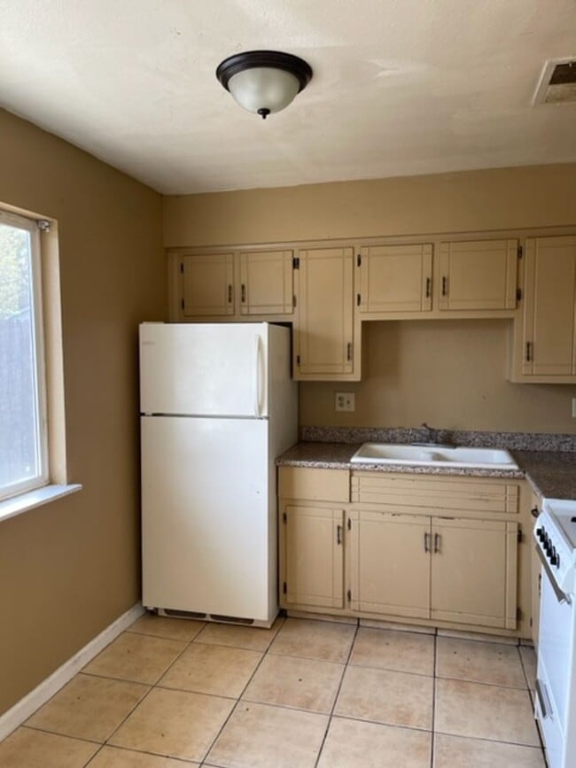 Photo - 6916 Hall Blvd