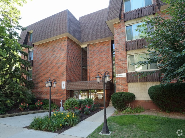 Building - Marshall Manor