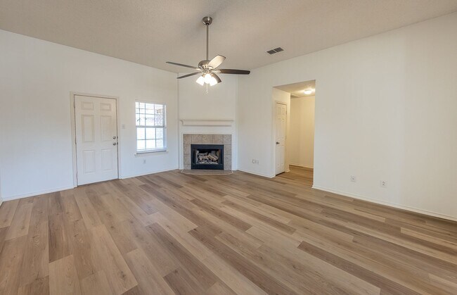 Photo - 3 Bed 2 Bath Move In Ready!