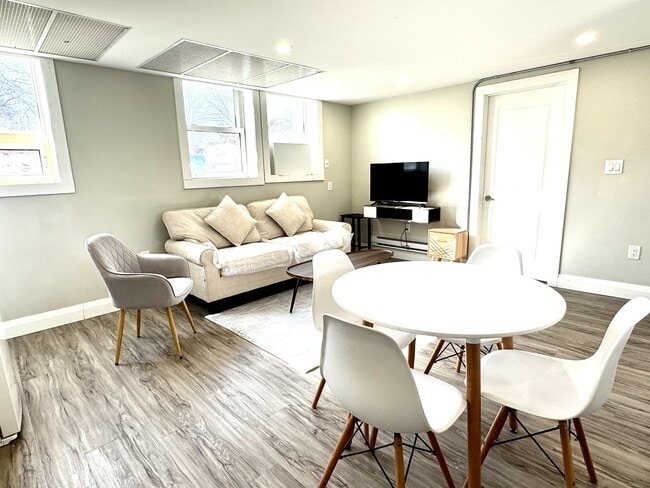 Photo - 1495 Gladstone Ave Unité 105