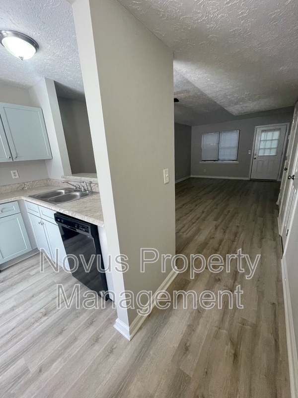 Photo - 749 South St