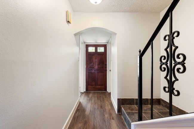 Building Photo - 13228 Trail Hollow Dr Unit 3228