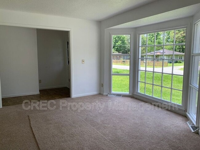 Photo - 205 Pinewood Dr