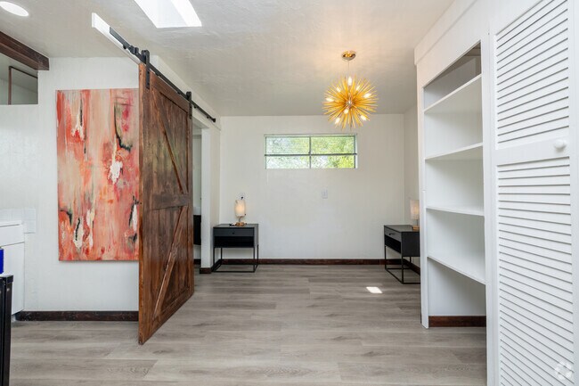 Studio - 239B