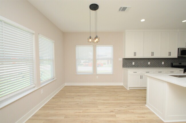 Photo - 8203 Gladstone St