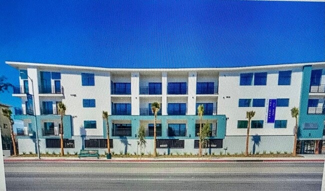 Tyrone Villas at Van Nuys