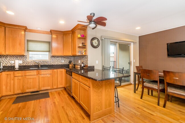 Photo - 4251 W Montrose Ave
