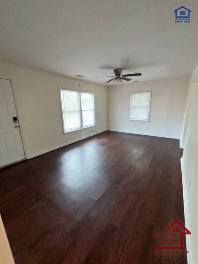 Photo - 412 Greggview St