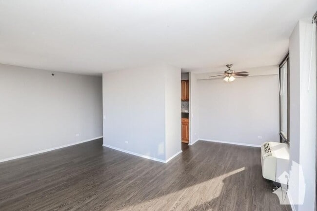 Building Photo - 4334 N Hazel St Unit 709