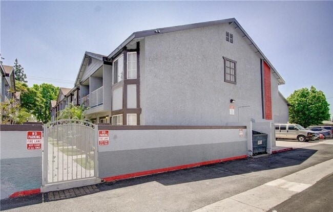 Photo - 7947 Garfield Ave Unidad F