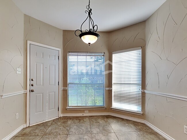 404 Roundrock Ln