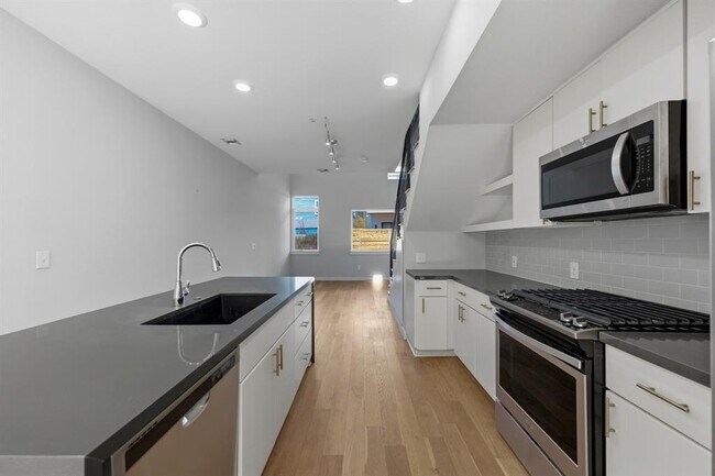 Photo - 2002 E 7th St Unit 242