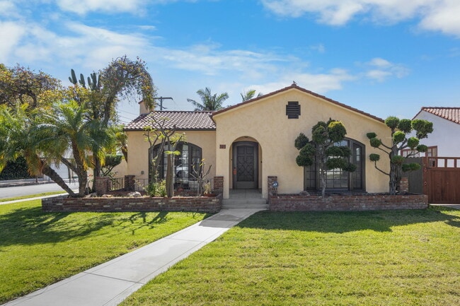 Photo - 301 N Janss St