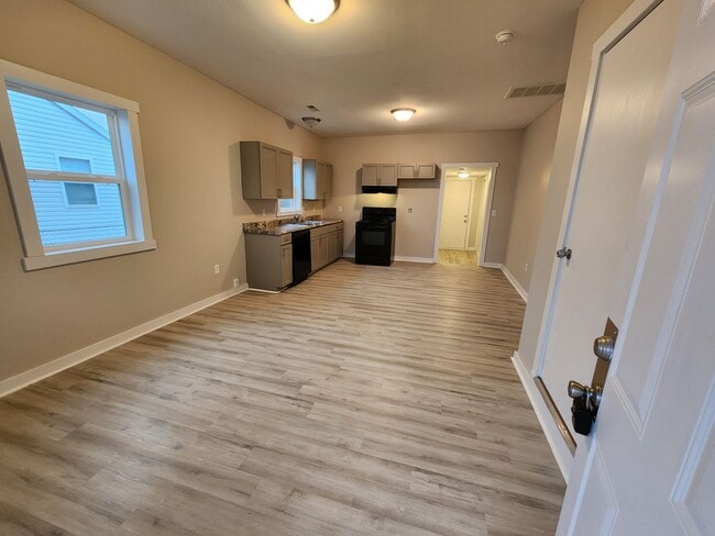 Photo - Spacious 3-Bedroom, 1-Bathroom Home AVAILABLE NOW!!