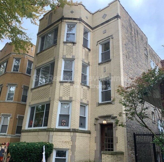 Building Photo - 6316 N Rockwell St Unit 2
