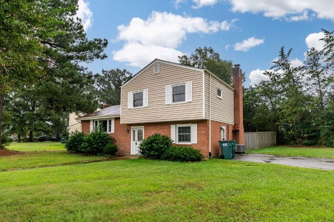 Building Photo - Charming Glen Allen Gem: 3-Bedroom Retreat...