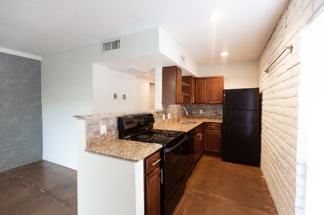 Photo - 1835 E Don Carlos Unit 109