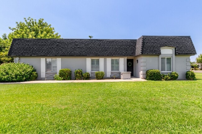 Building Photo - Spacious 2 Bed, 2 Bath Woodland Park Townhome