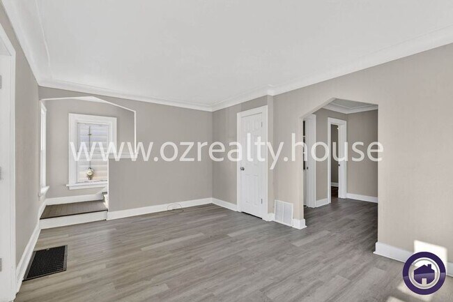 Photo - 1840 Marne Ave