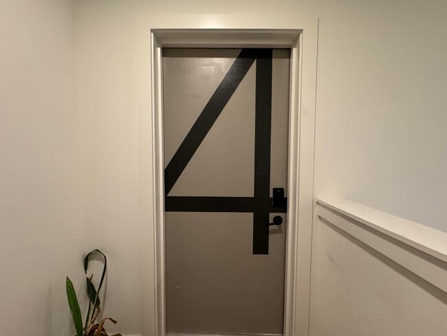 Photo - 973 E Broad St Unit 4