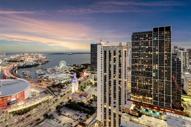 Photo - 851 NE 1st Ave Unidad 4009 + Cabana 15