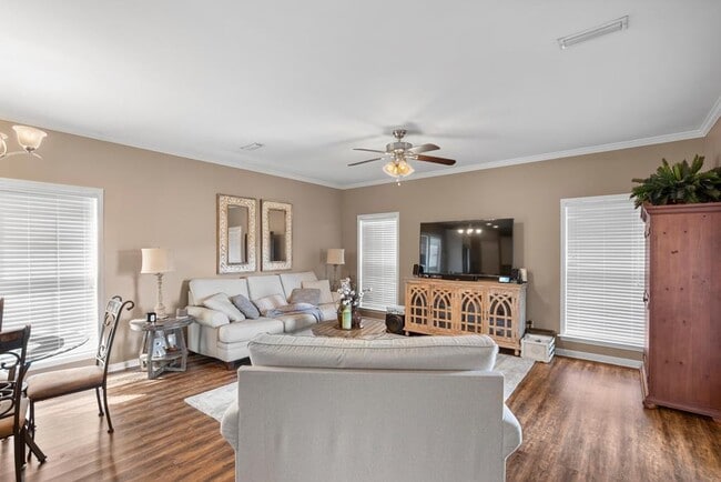 Photo - 220 Maplecliff Dr