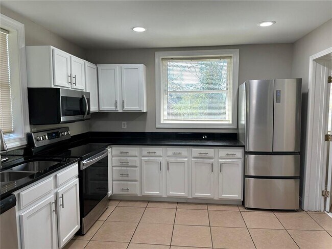 Photo - 2415 Crestview Ave