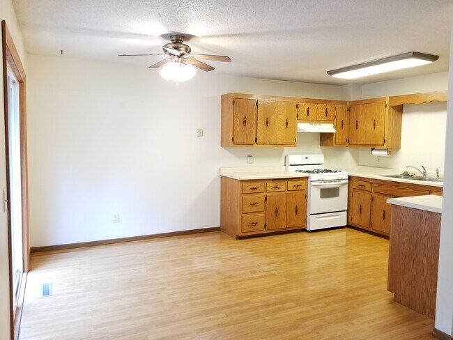 Photo - 220 Leighton Dr