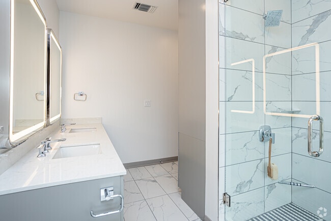 3BR, 3BA - 1,869SF