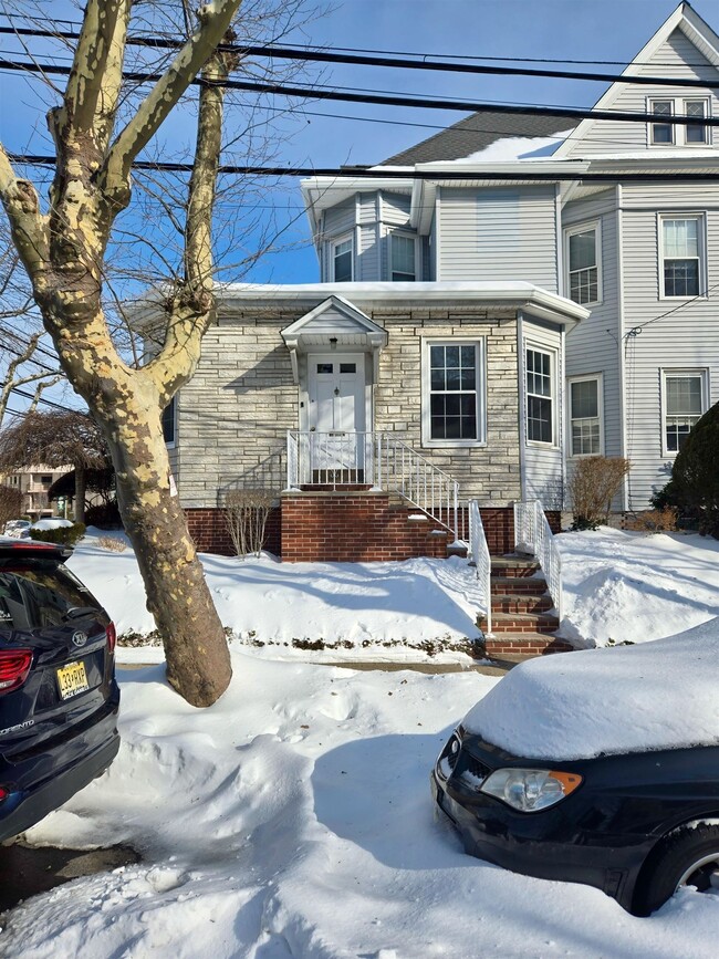 Building Photo - 980-982-982 Avenue C Unit 1