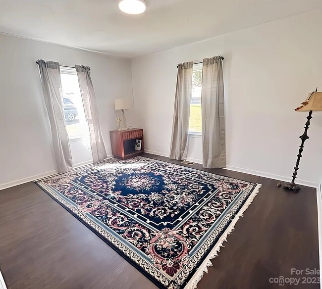 Photo - 556 6th St