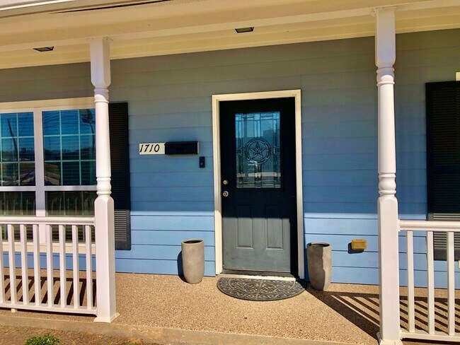 Photo - 3BR/3BA House Near Campus