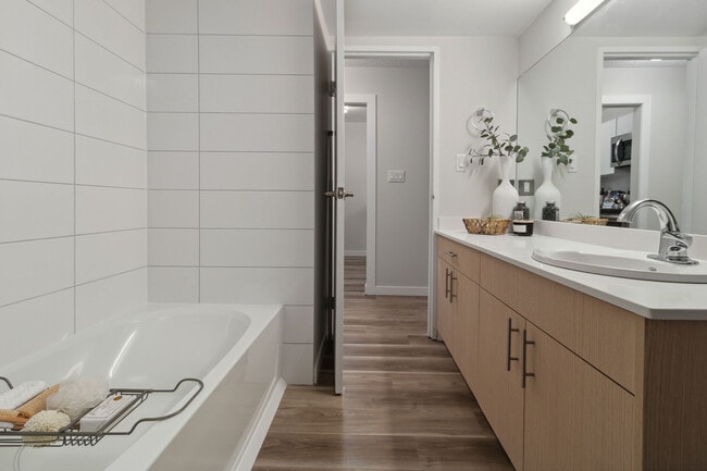 Photo - Lynmour Apartments