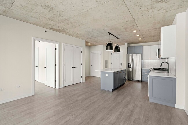 Photo - 167 W Huron St