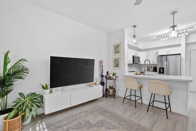 Photo - 533 NE 3rd Ave Unidad 138