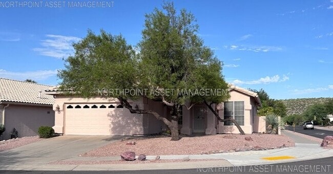 Building Photo - Spacious 4 bedroom 2 bath home near Sabino...