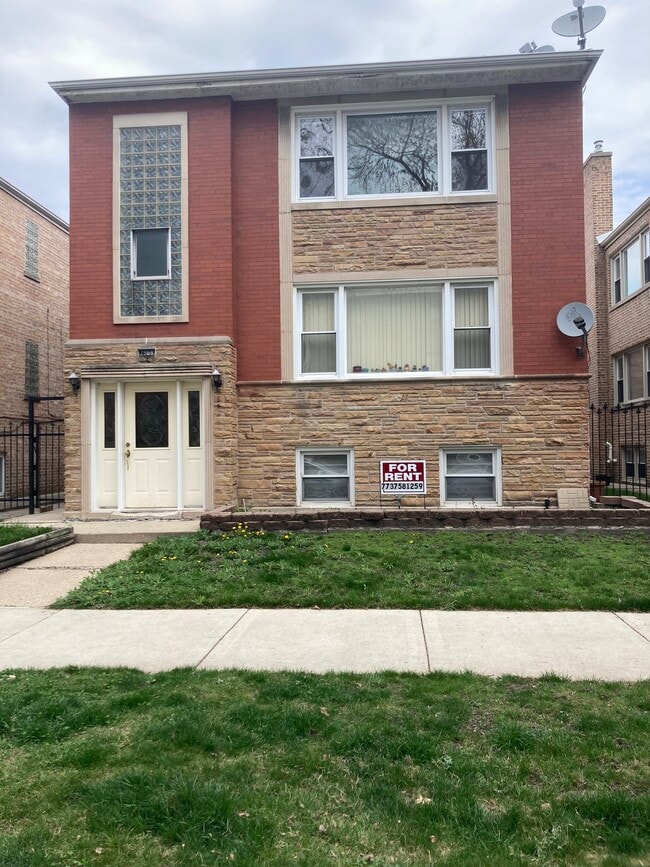 Photo - 2908 W Summerdale Ave Apartments Unit 2