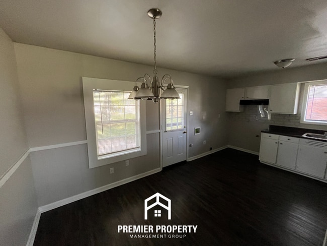 Photo - 4637 Newton Dr