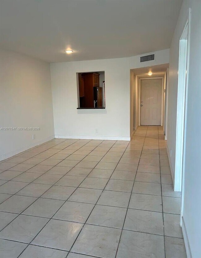 Photo - 8720 N Sherman Cir Unidad 307