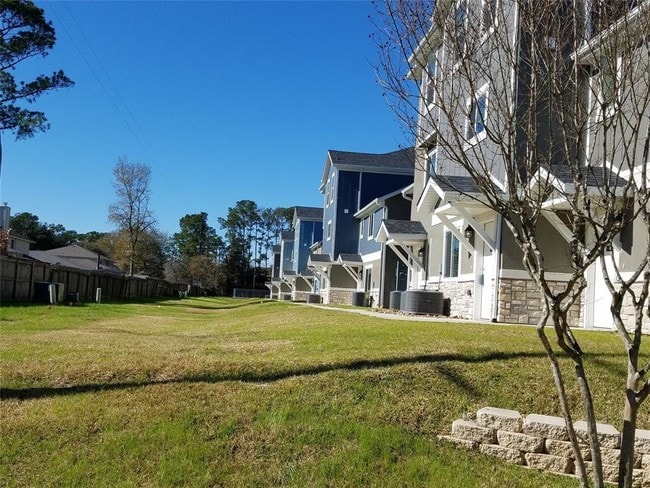 Building Photo - 10535 Mills Rd Unit 9C Rental