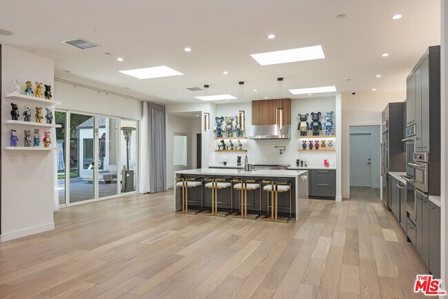 Photo - 4516 Del Moreno Dr