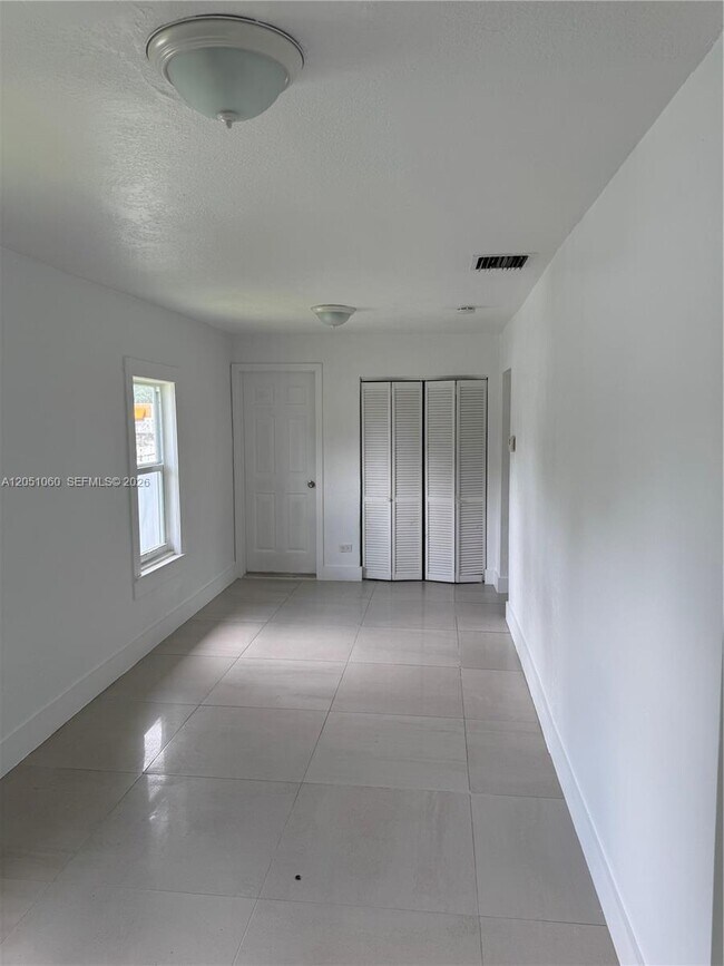 Photo - 61 NW 53rd St