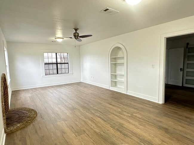 Photo - 1900 College Ave