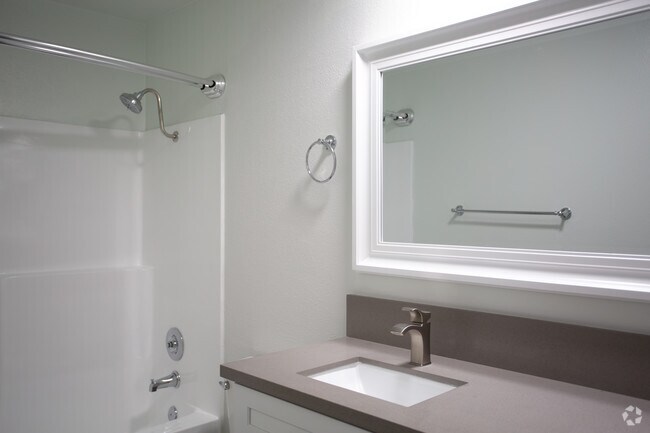 2BR, 2BA-950 SF