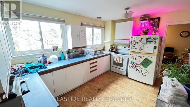 Photo - 153 Simpson Rd