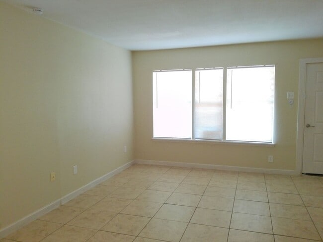 Photo - 749 Westchester Dr